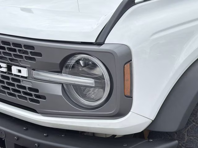 2023 Oxford White Ford Bronco Badlands 4X4 Convertible