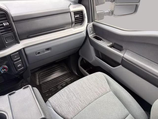 2023 Oxford White Ford Super Duty F-250 SRW XLT 4X4 Truck