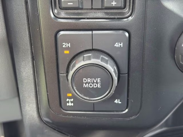2023 Oxford White Ford Super Duty F-250 SRW XLT 4X4 Truck