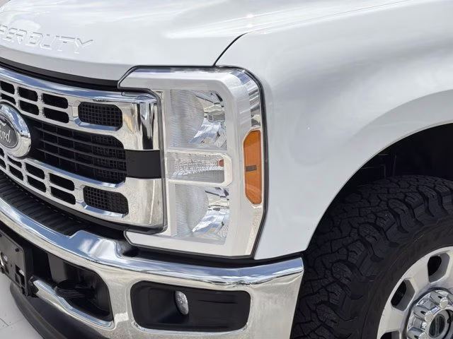 2023 Oxford White Ford Super Duty F-250 SRW XLT 4X4 Truck