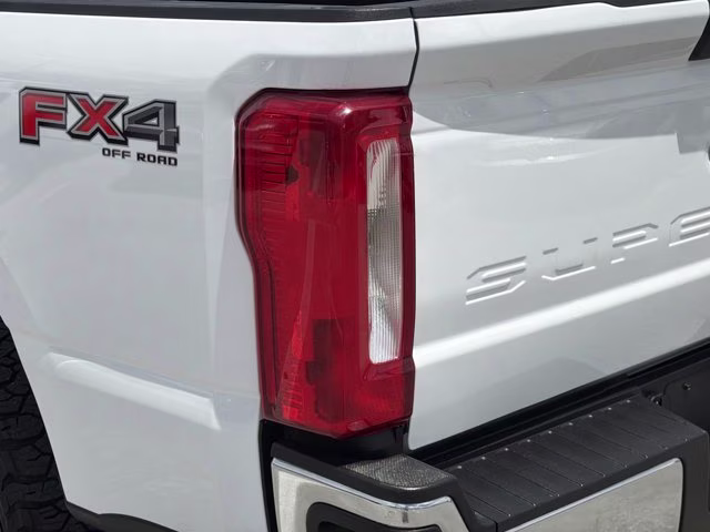 2023 Oxford White Ford Super Duty F-250 SRW XLT 4X4 Truck