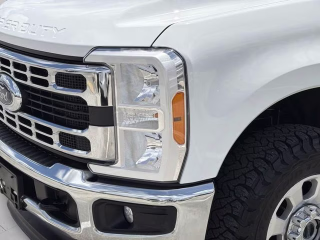 2023 Oxford White Ford Super Duty F-250 SRW XLT 4X4 Truck