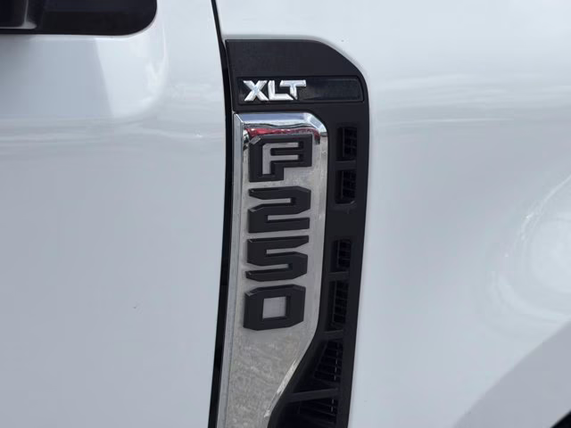 2023 Oxford White Ford Super Duty F-250 SRW XLT 4X4 Truck