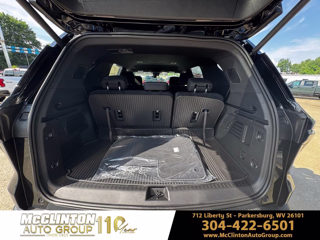 2026 Mosaic Black Metallic Chevrolet Traverse LT AWD SUV