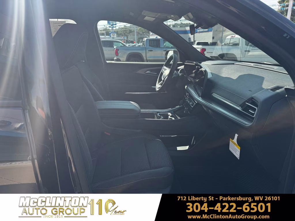 2026 Mosaic Black Metallic Chevrolet Traverse LT AWD SUV