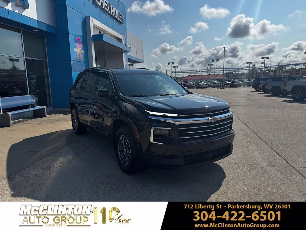 2026 Mosaic Black Metallic Chevrolet Traverse LT AWD SUV