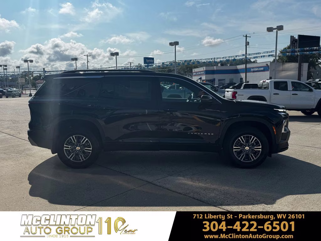 2026 Mosaic Black Metallic Chevrolet Traverse LT AWD SUV