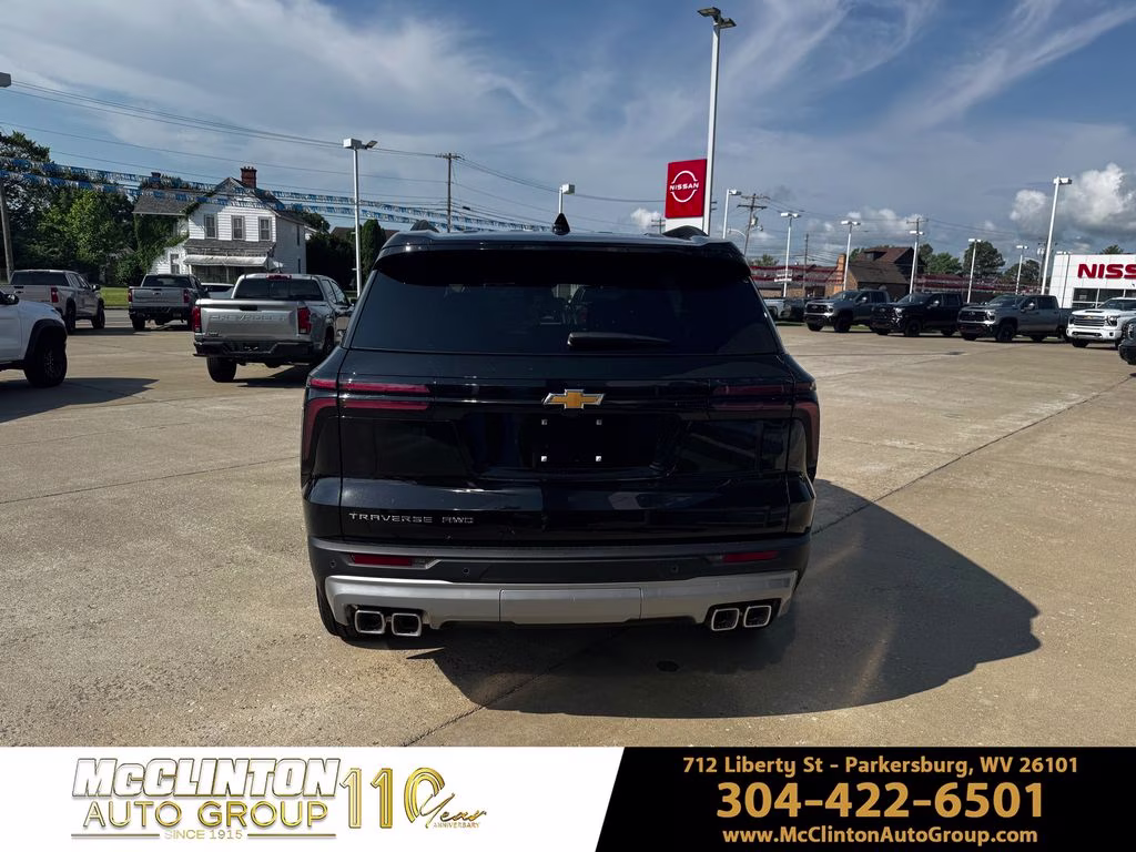 2026 Mosaic Black Metallic Chevrolet Traverse LT AWD SUV