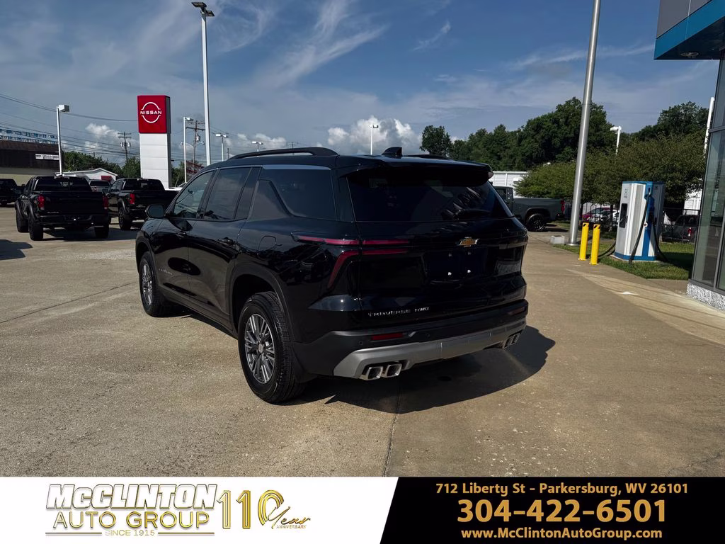 2026 Mosaic Black Metallic Chevrolet Traverse LT AWD SUV