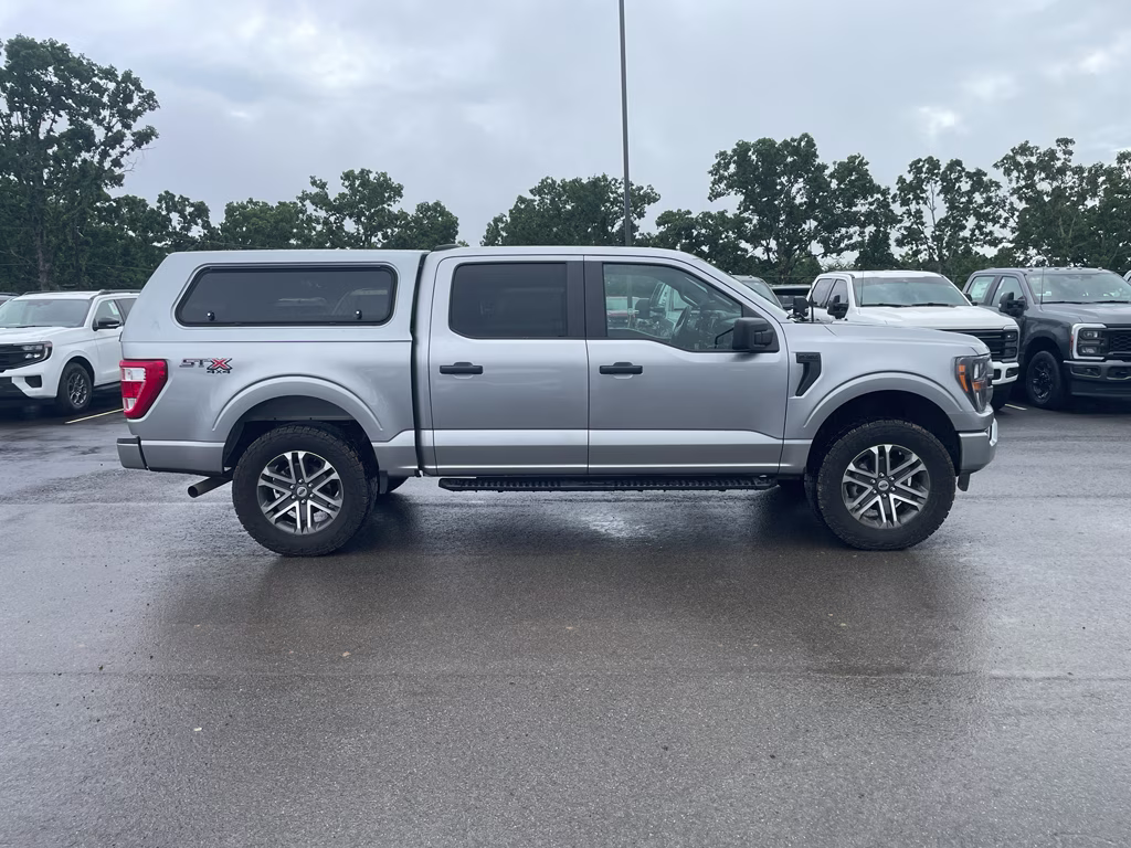 2023 ICONIC SILVER METALLIC Ford F-150 XL 4X4 Truck