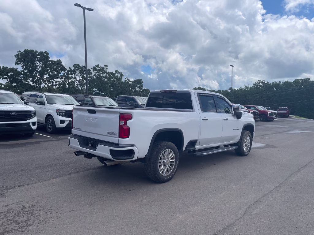 2022 Iridescent Pearl Tricoat Chevrolet Silverado High Country 4X4 Truck