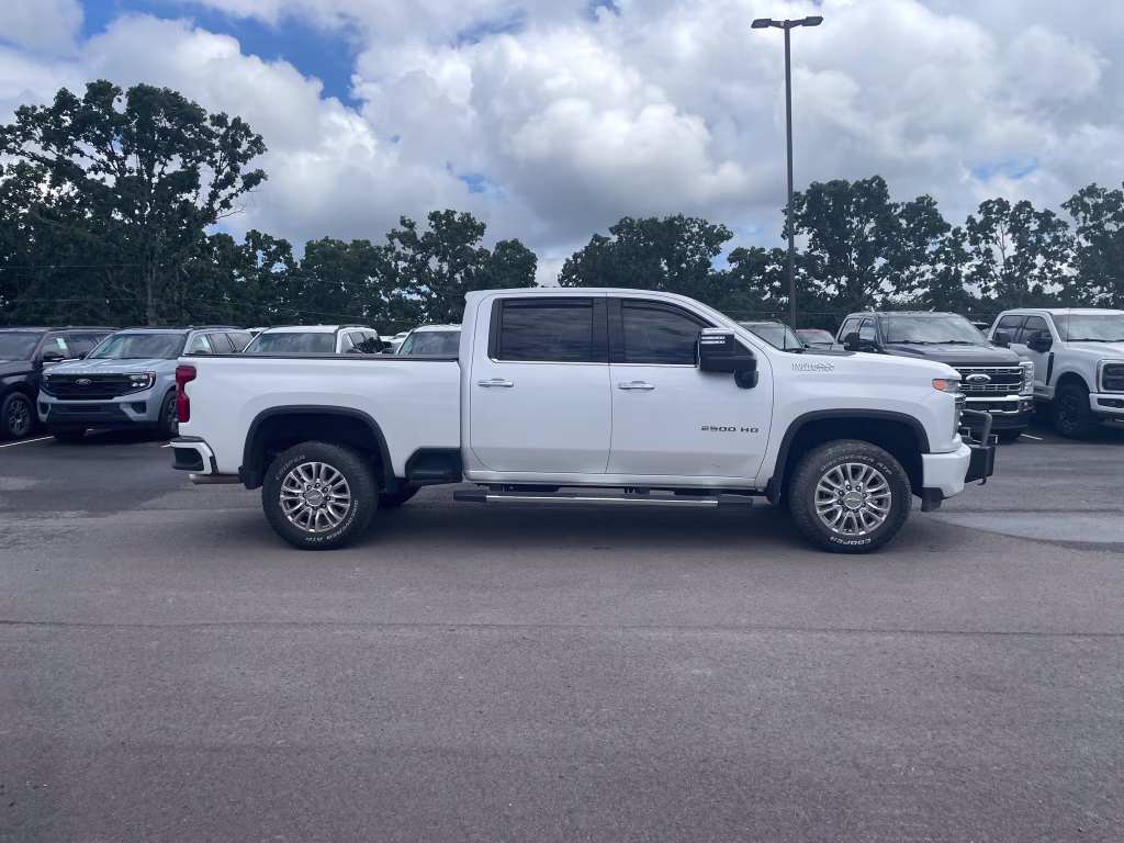 2022 Iridescent Pearl Tricoat Chevrolet Silverado High Country 4X4 Truck