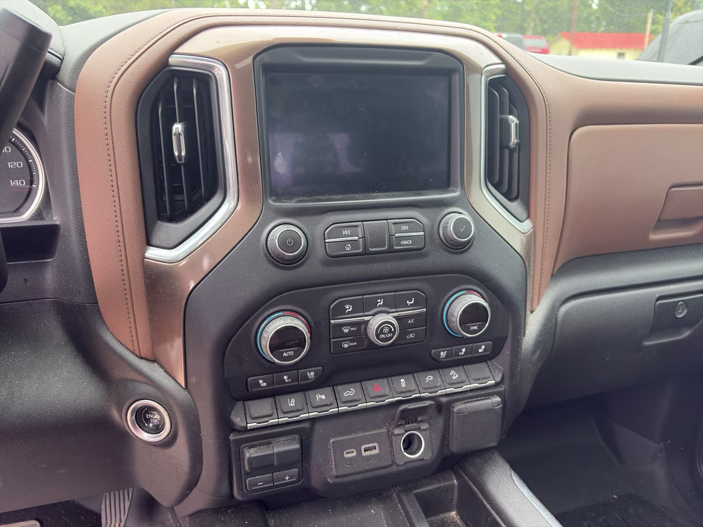 2022 Iridescent Pearl Tricoat Chevrolet Silverado High Country 4X4 Truck