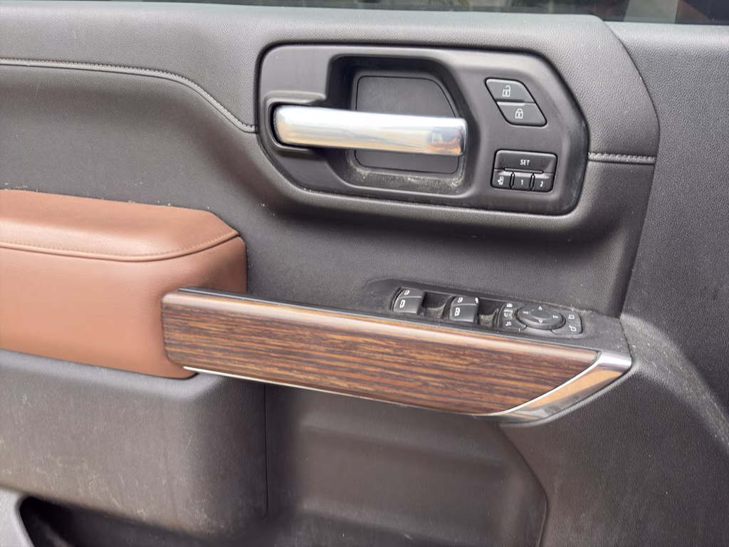 2022 Iridescent Pearl Tricoat Chevrolet Silverado High Country 4X4 Truck