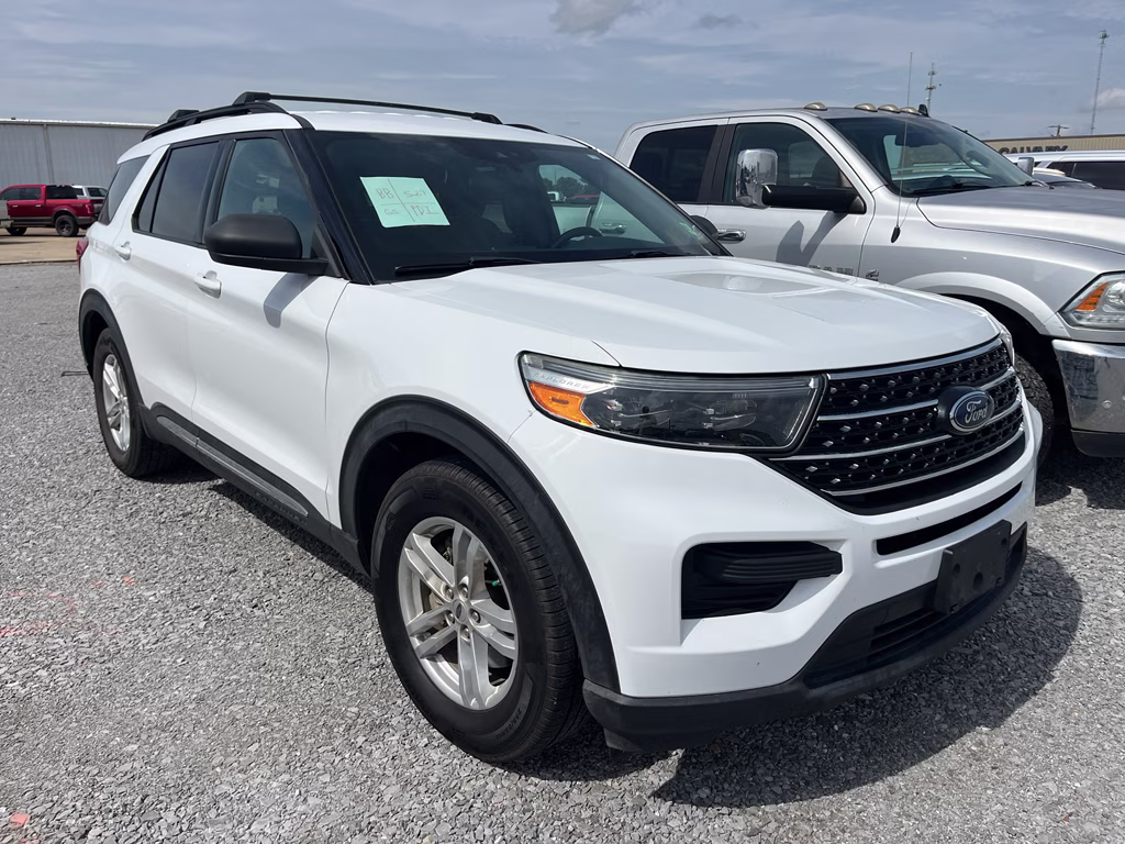2020 Oxford White Ford Explorer XLT RWD SUV
