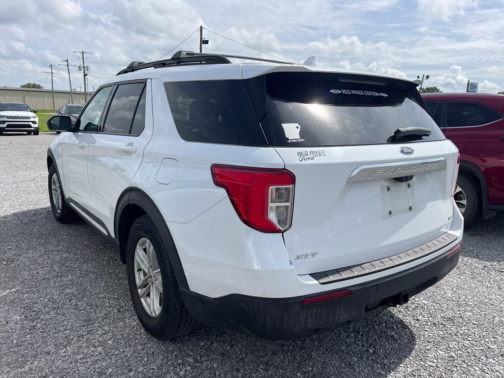 2020 Oxford White Ford Explorer XLT RWD SUV