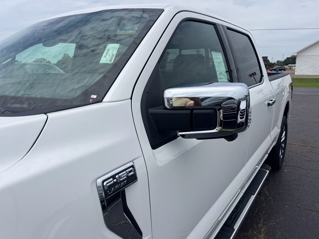 2026 Star White Metallic Tri-Coat Ford F-150 LARIAT 4X4 Truck