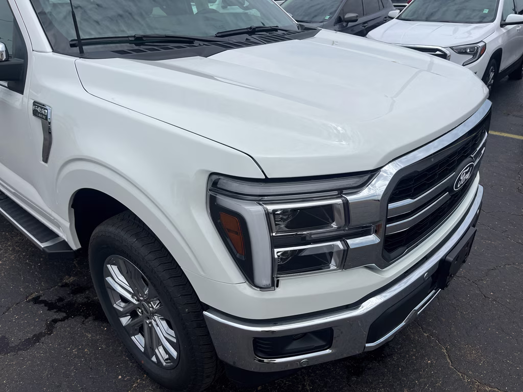2026 Star White Metallic Tri-Coat Ford F-150 LARIAT 4X4 Truck