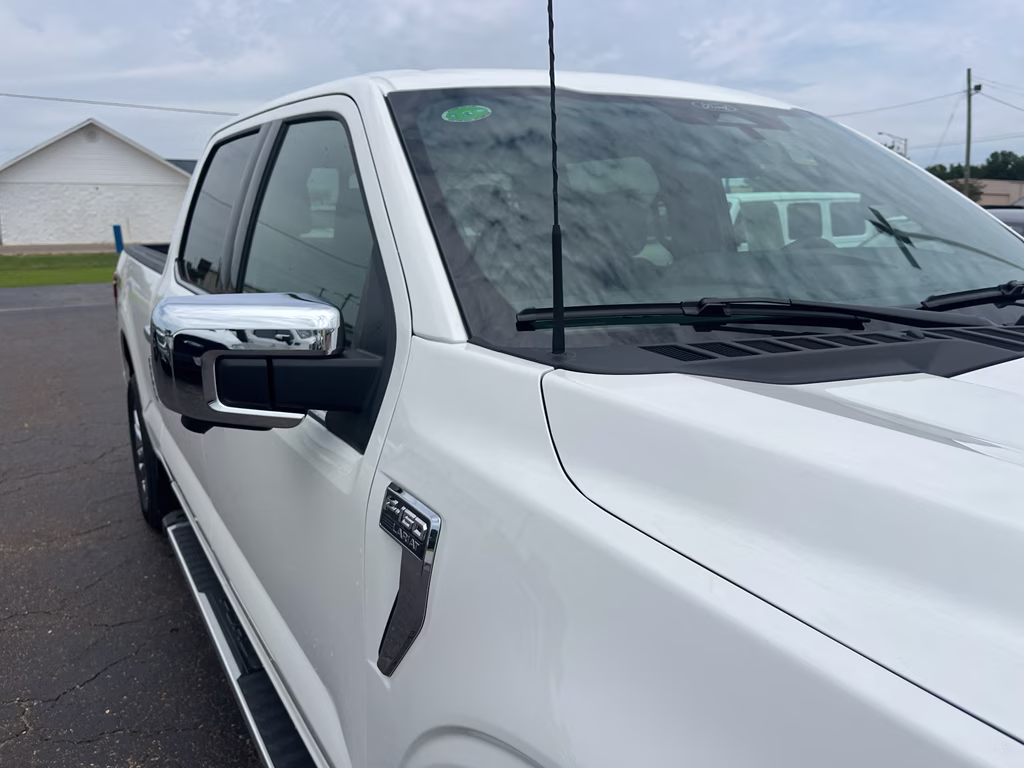 2026 Star White Metallic Tri-Coat Ford F-150 LARIAT 4X4 Truck