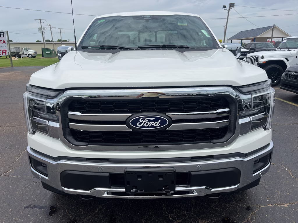 2026 Star White Metallic Tri-Coat Ford F-150 LARIAT 4X4 Truck
