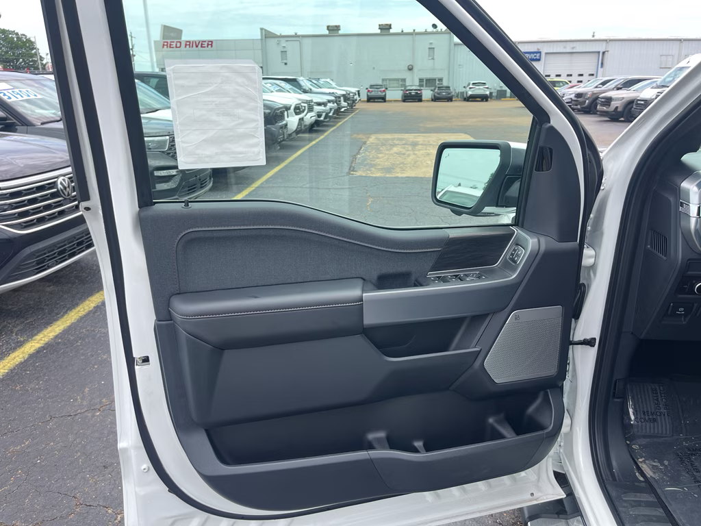 2026 Star White Metallic Tri-Coat Ford F-150 LARIAT 4X4 Truck