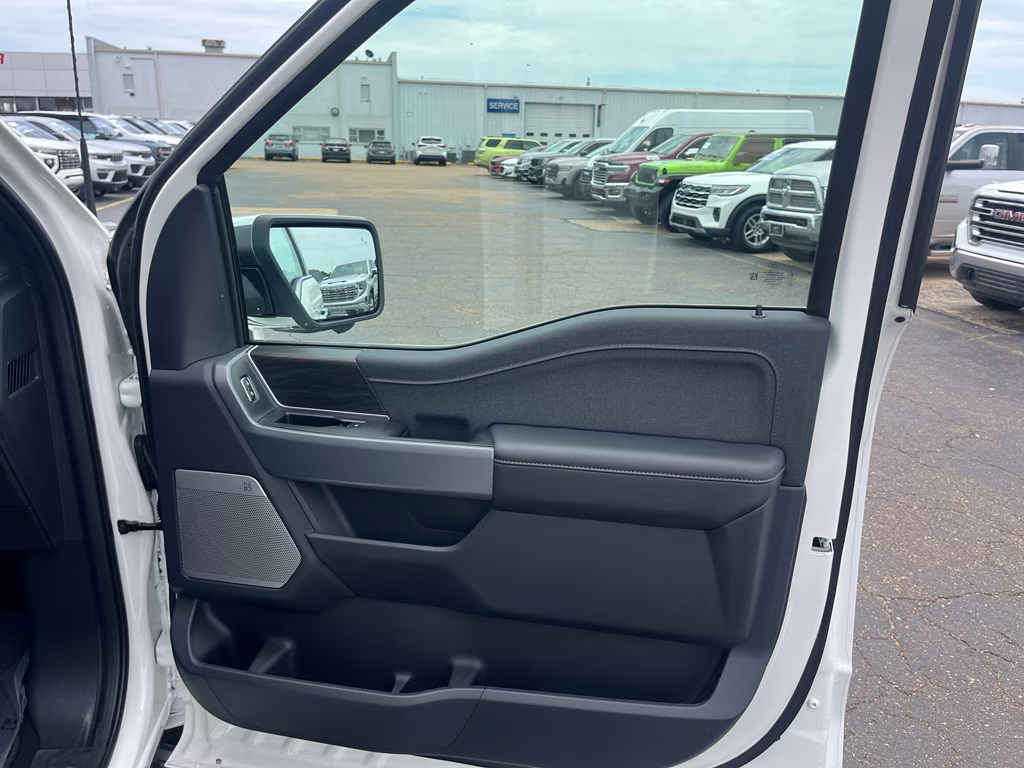 2026 Star White Metallic Tri-Coat Ford F-150 LARIAT 4X4 Truck