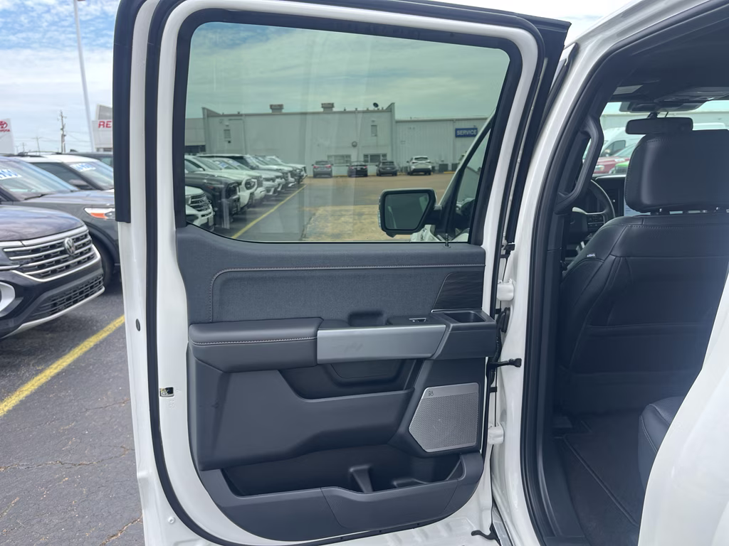 2026 Star White Metallic Tri-Coat Ford F-150 LARIAT 4X4 Truck