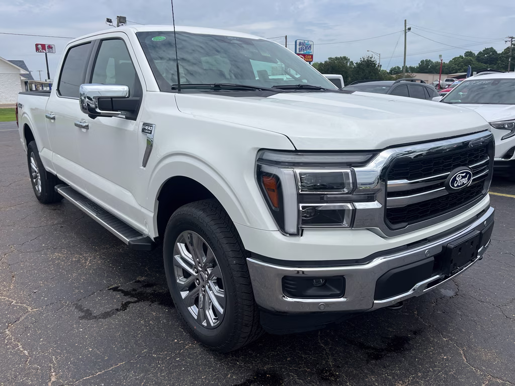 2026 Star White Metallic Tri-Coat Ford F-150 LARIAT 4X4 Truck