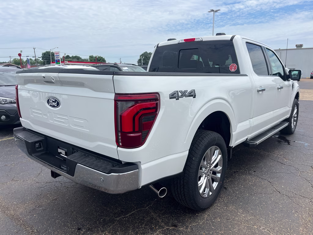 2026 Star White Metallic Tri-Coat Ford F-150 LARIAT 4X4 Truck