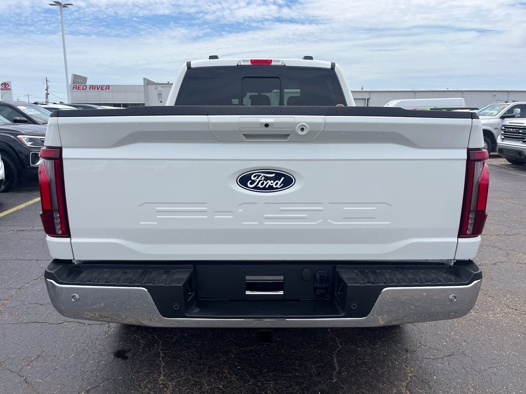 2026 Star White Metallic Tri-Coat Ford F-150 LARIAT 4X4 Truck