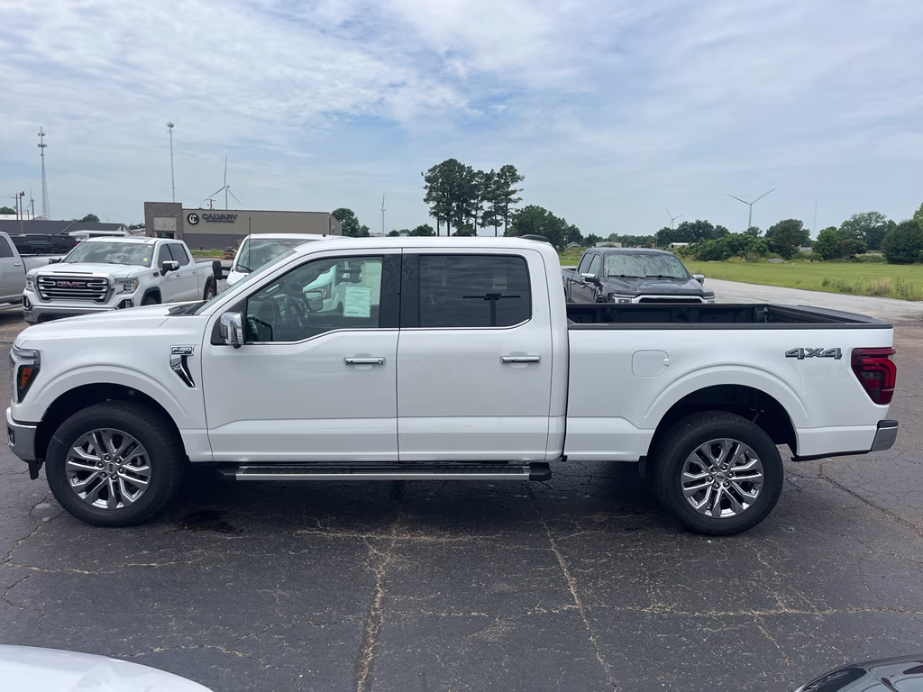 2026 Star White Metallic Tri-Coat Ford F-150 LARIAT 4X4 Truck