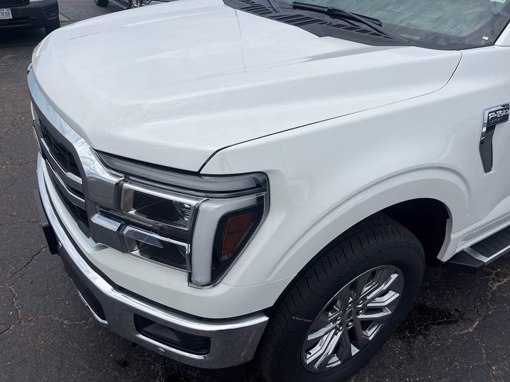 2026 Star White Metallic Tri-Coat Ford F-150 LARIAT 4X4 Truck