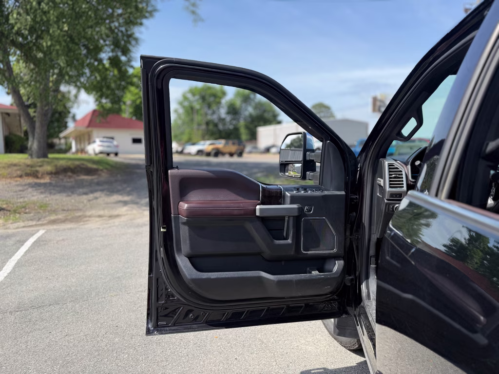 2017 Shadow Black Ford Super Duty F-250 SRW Platinum 4X4 Truck