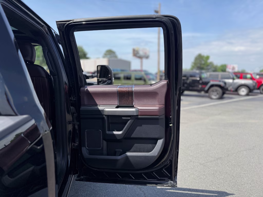 2017 Shadow Black Ford Super Duty F-250 SRW Platinum 4X4 Truck