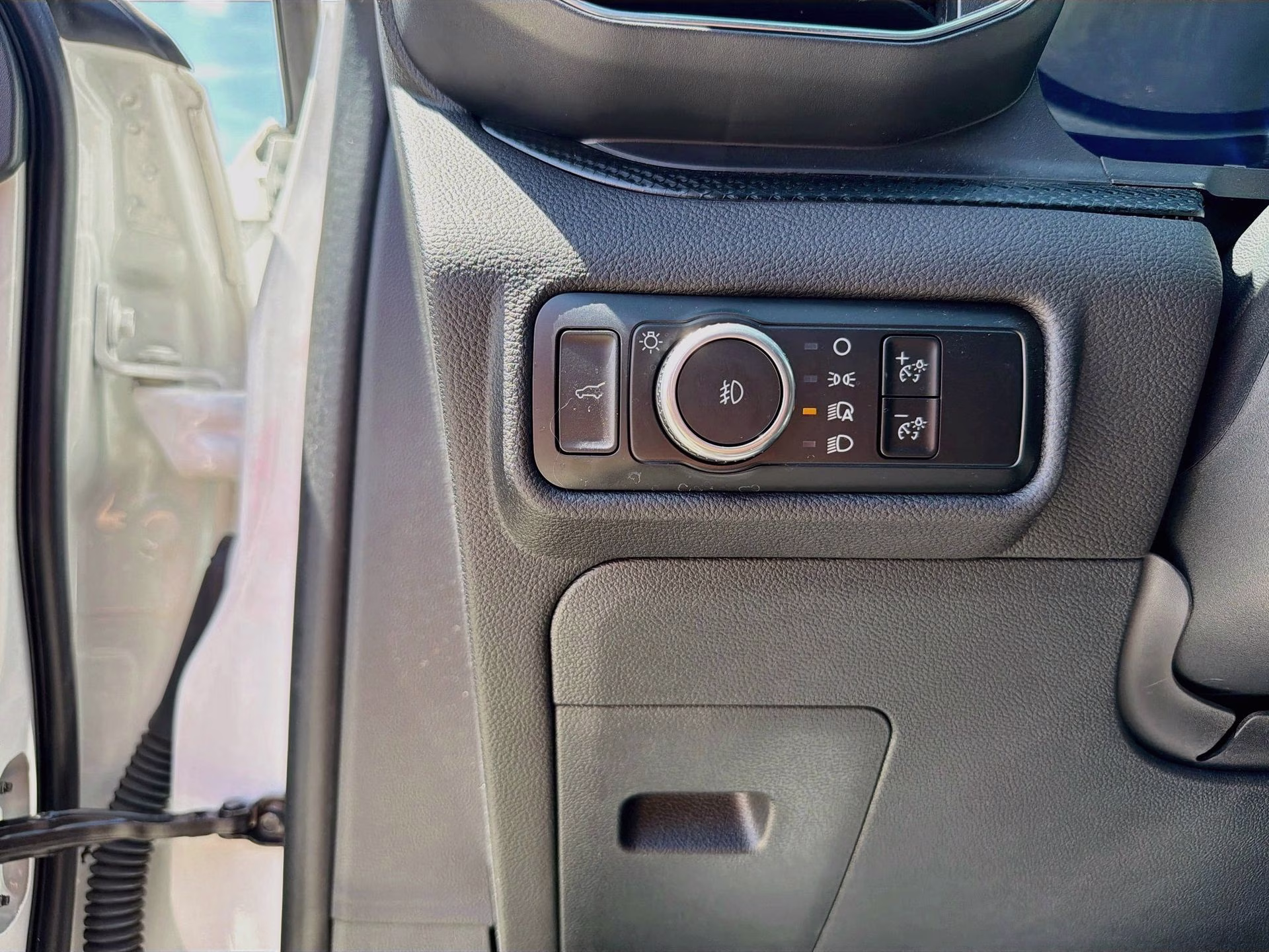 2024 Star White Metallic Tri-Coat Ford Explorer ST 4X4 SUV