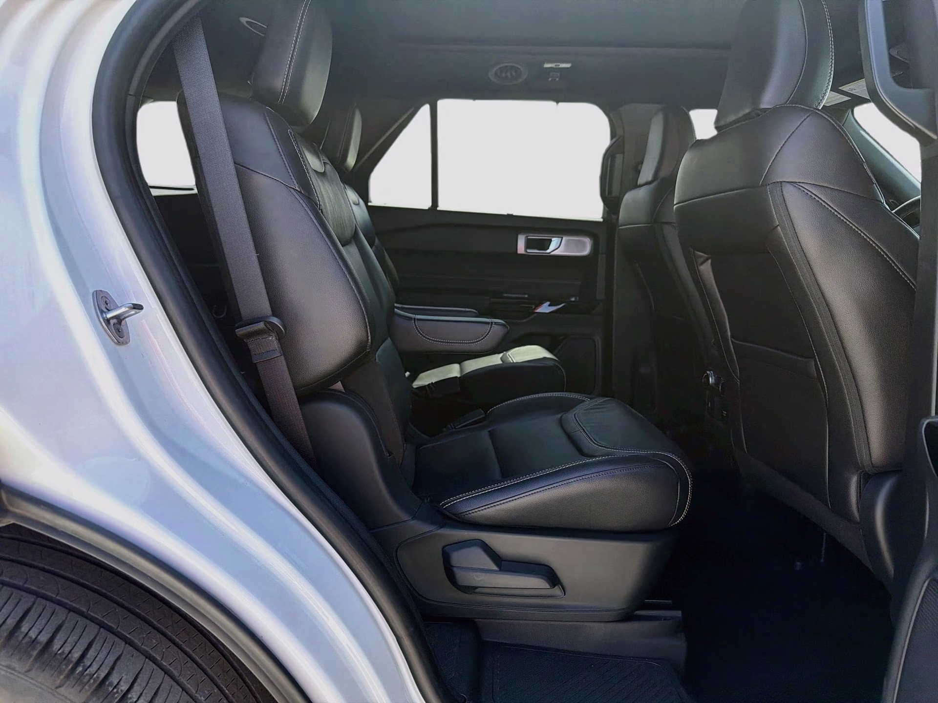 2024 Star White Metallic Tri-Coat Ford Explorer ST 4X4 SUV