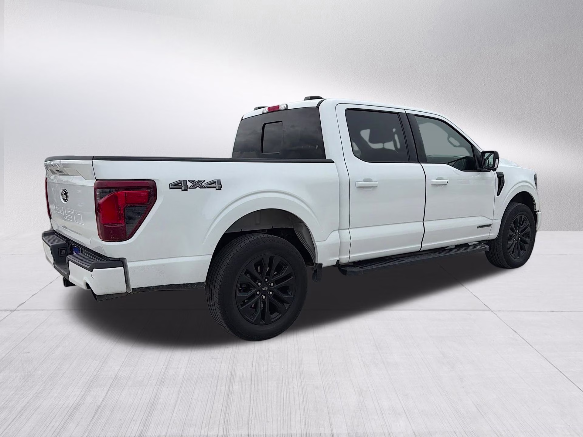 2024 Oxford White Ford F-150 XLT 4X4 Truck