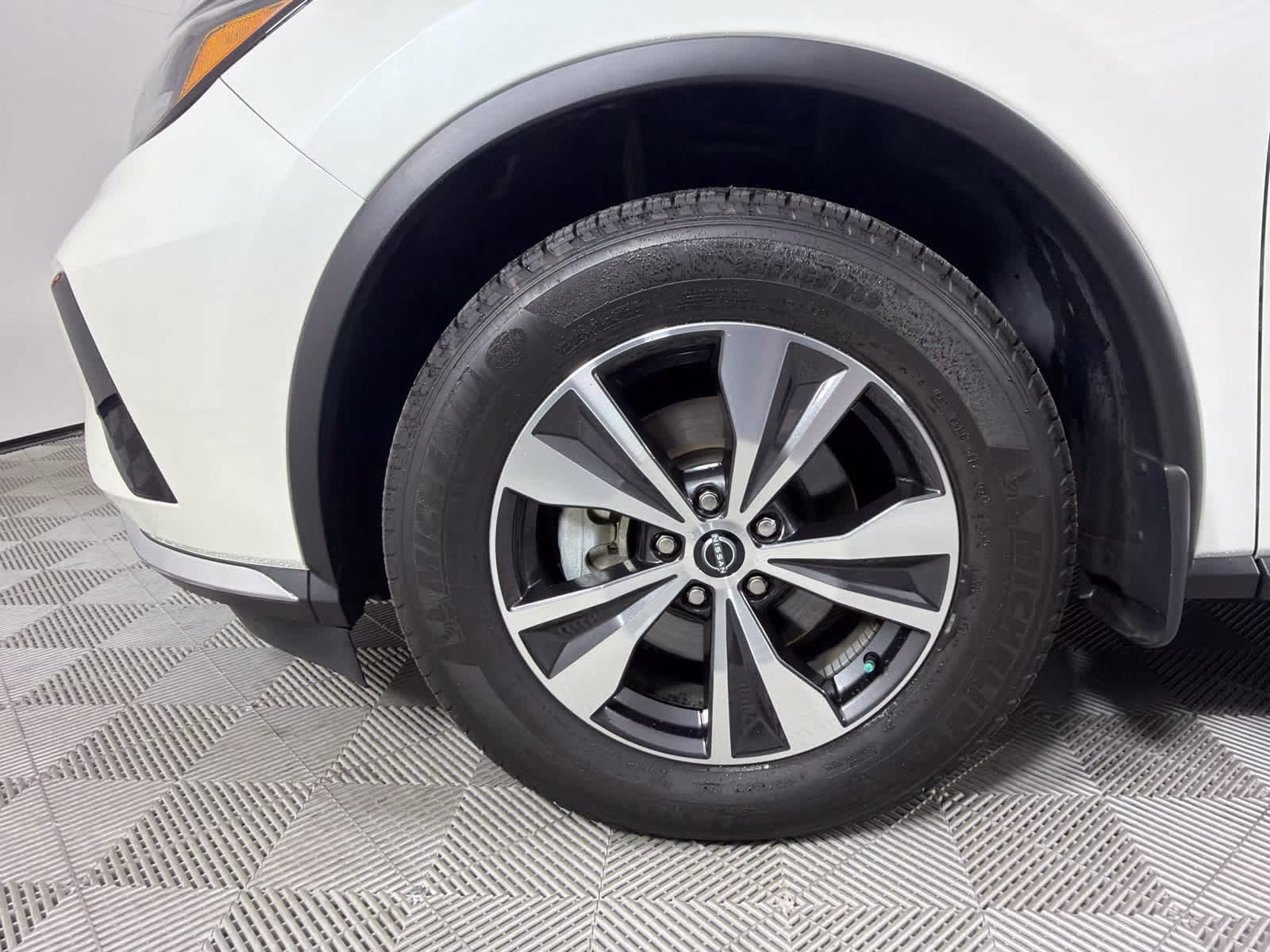 2024 Pearl White Tricoat Nissan Murano SV FWD SUV