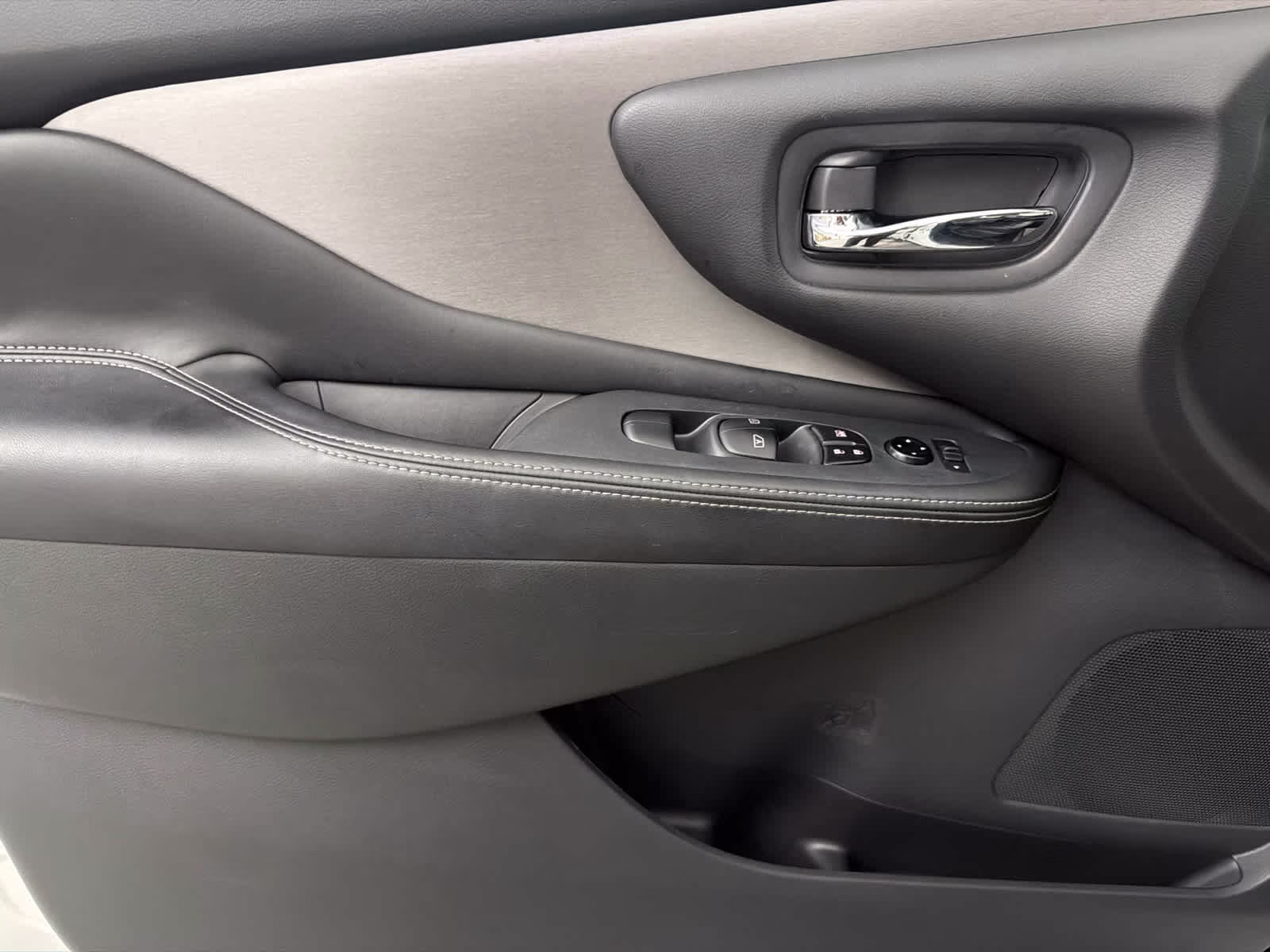 2024 Pearl White Tricoat Nissan Murano SV FWD SUV