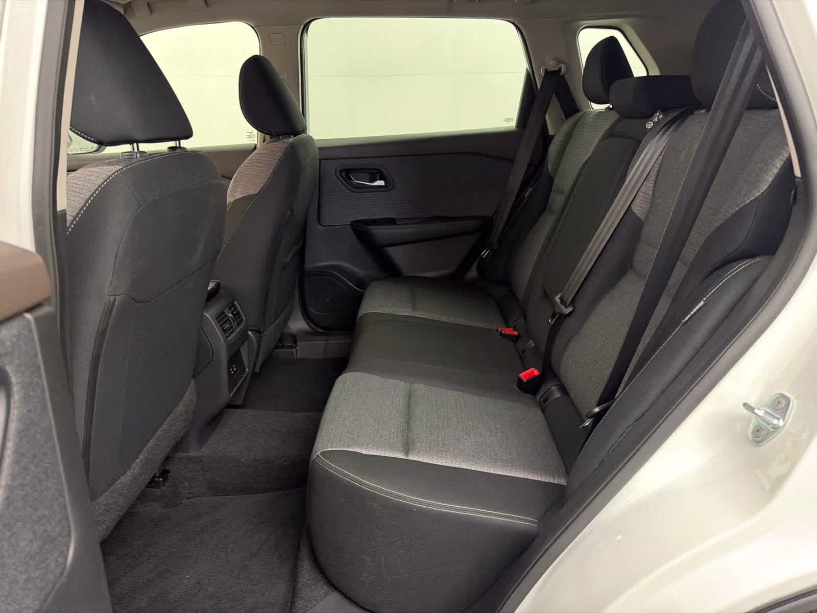 2023 Pearl White Tricoat Nissan Rogue SV FWD SUV
