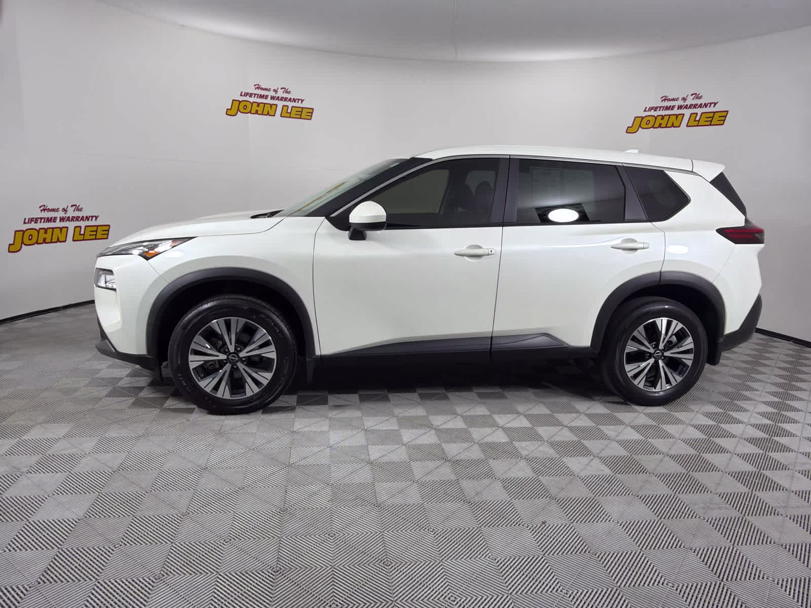 2023 Pearl White Tricoat Nissan Rogue SV FWD SUV