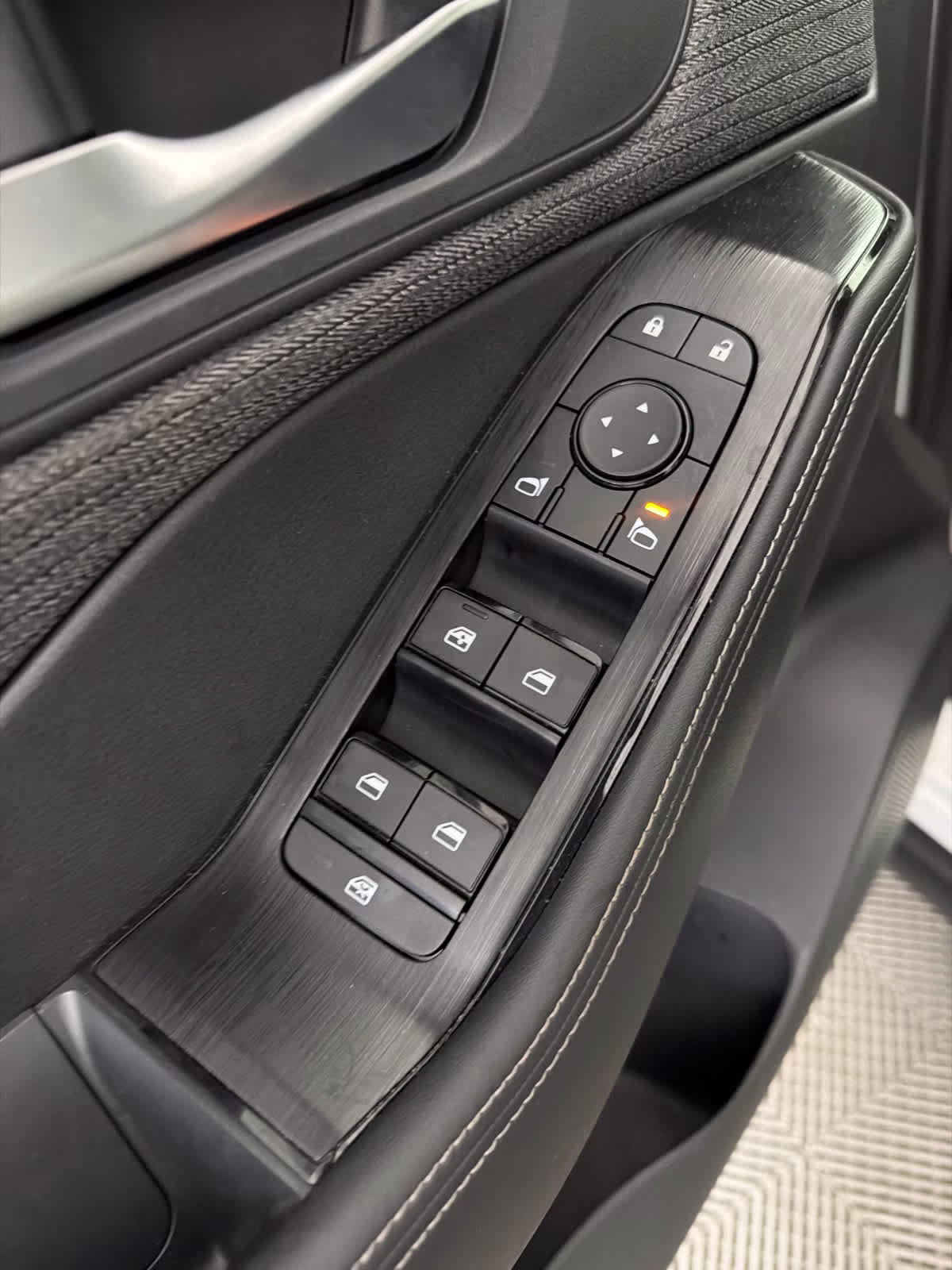 2023 Pearl White Tricoat Nissan Rogue SV FWD SUV