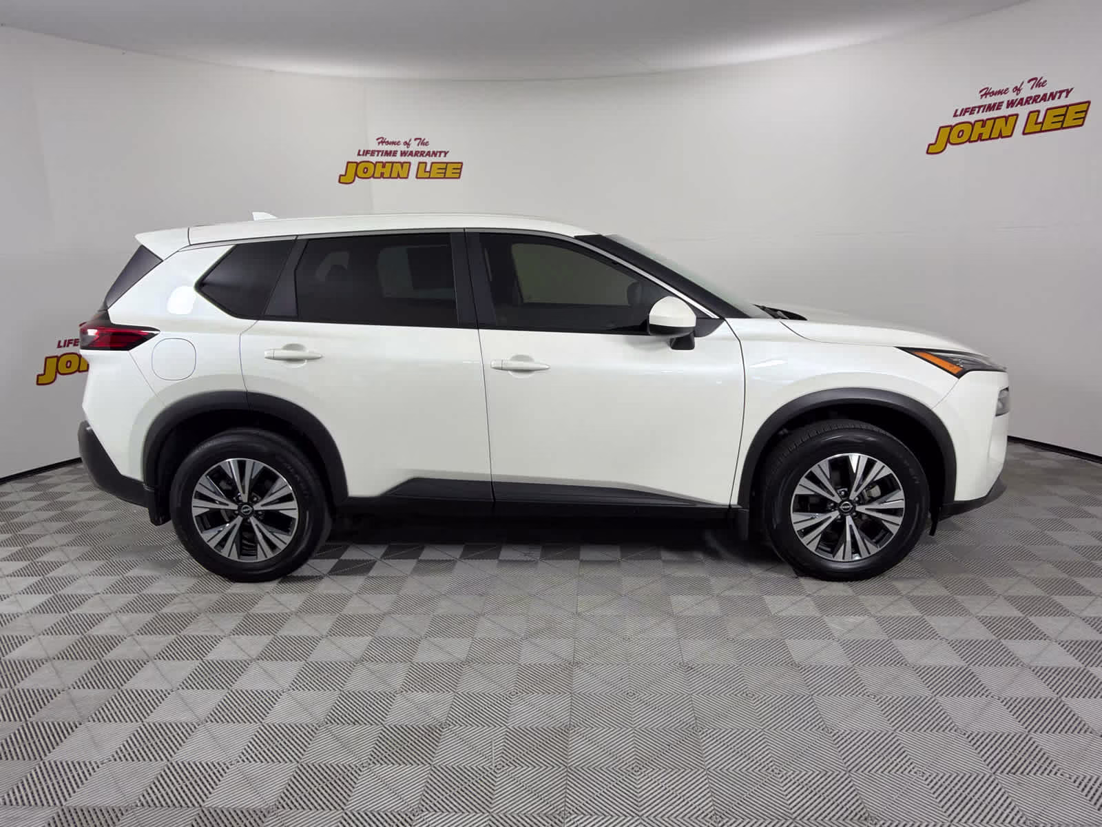 2023 Pearl White Tricoat Nissan Rogue SV FWD SUV