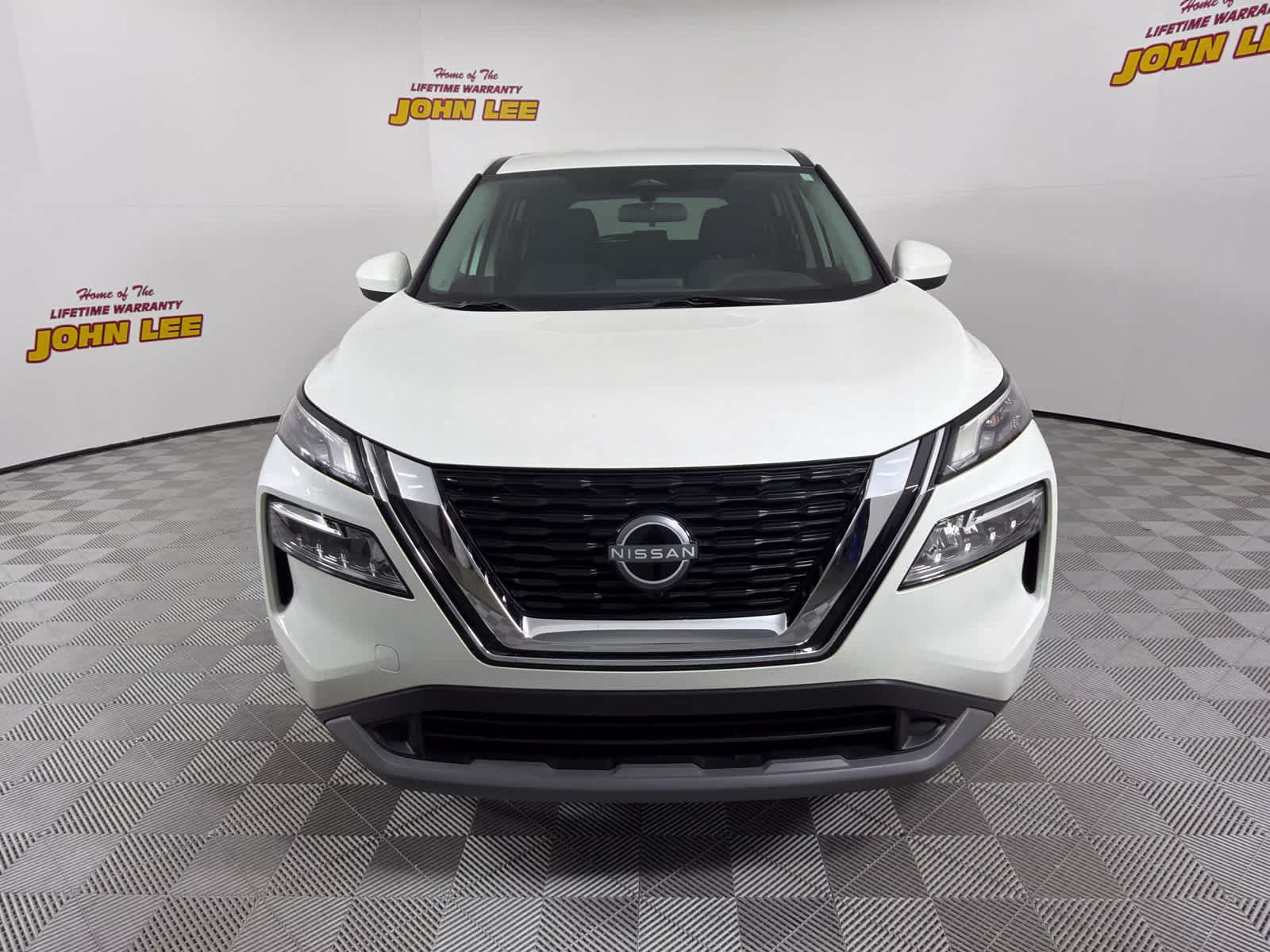 2023 Pearl White Tricoat Nissan Rogue SV FWD SUV