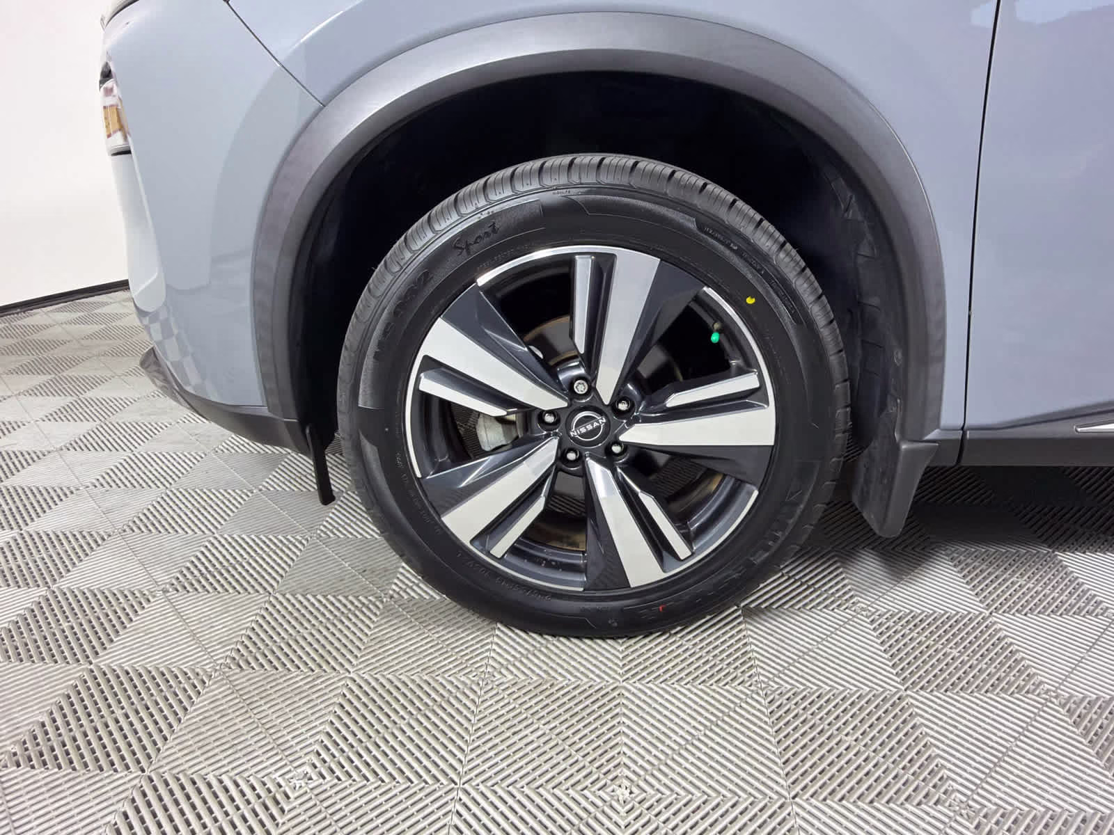 2023 Boulder Gray Pearl Nissan Rogue SL FWD SUV