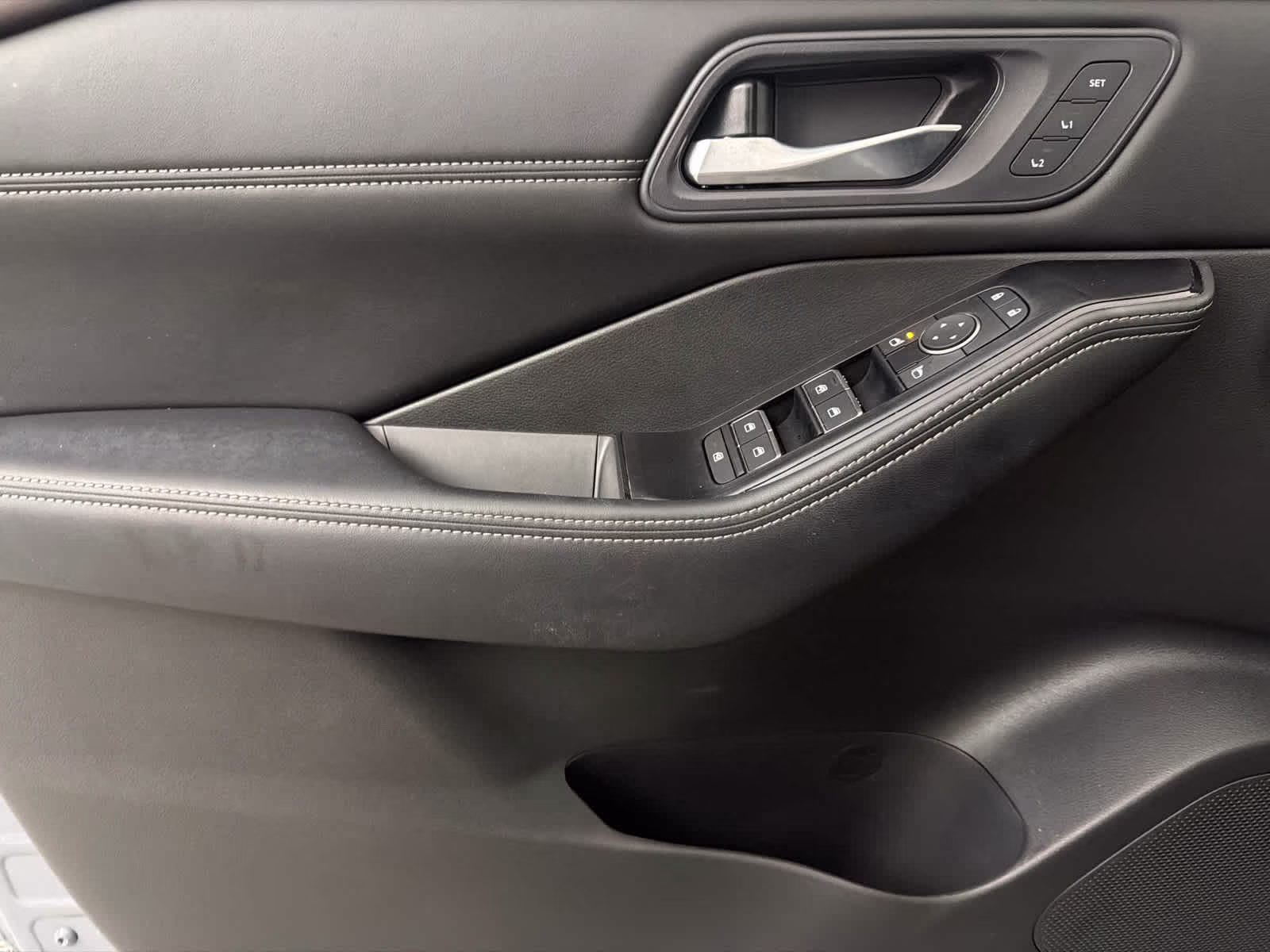 2023 Boulder Gray Pearl Nissan Rogue SL FWD SUV
