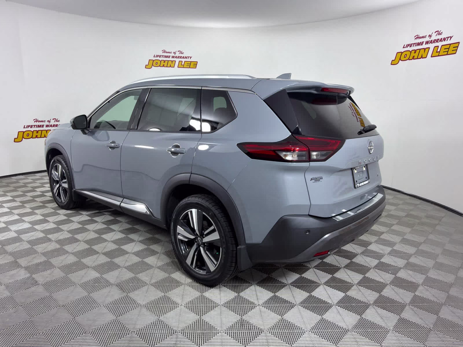 2023 Boulder Gray Pearl Nissan Rogue SL FWD SUV