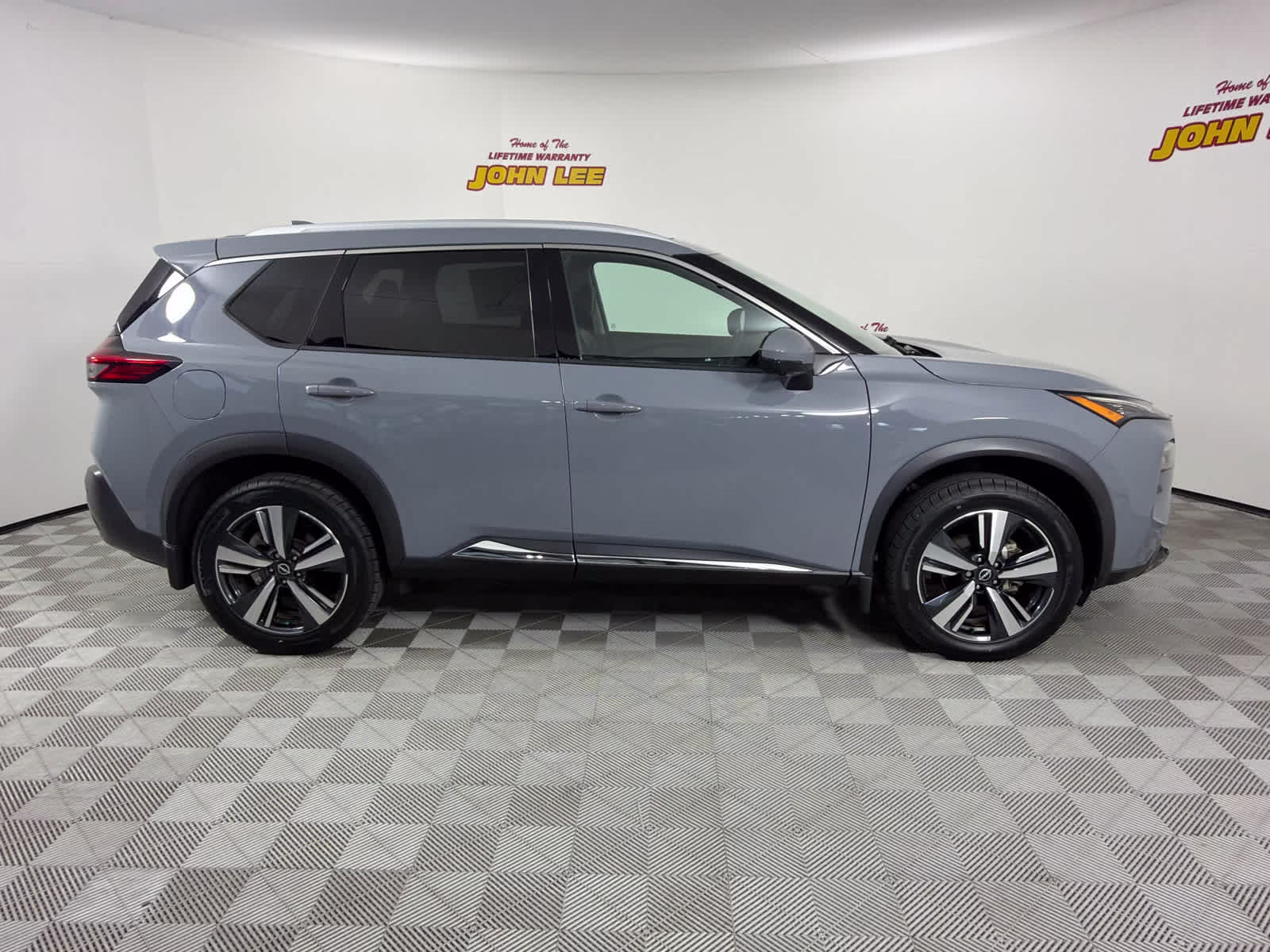 2023 Boulder Gray Pearl Nissan Rogue SL FWD SUV