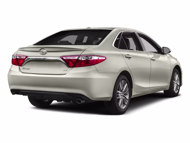 2017 Blizzard Pearl Toyota Camry SE FWD