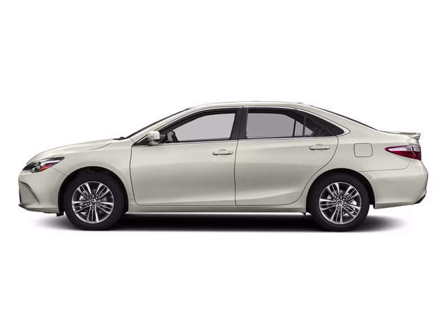 2017 Blizzard Pearl Toyota Camry SE FWD